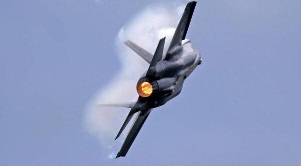 Ein Kampfflugzeug der U.S. Airforce USAF vom Typ Lockheed Martin F-35A Lightning II. Ein Kampfflugzeug der U.S. Airforce USAF vom Typ Lockheed Martin F-35A Lightning II. Berlin Berlin Deutschland *** A Lockheed Martin F 35A Lightning II fighter aircraft of the U S Airforce USAF A Lockheed Martin F 35A Lightning II fighter aircraft of the U S Airforce USAF Berlin Berlin Germany Photo: IMAGO/Björn Trotzki/IMAGOSTOCK&PEOPLE