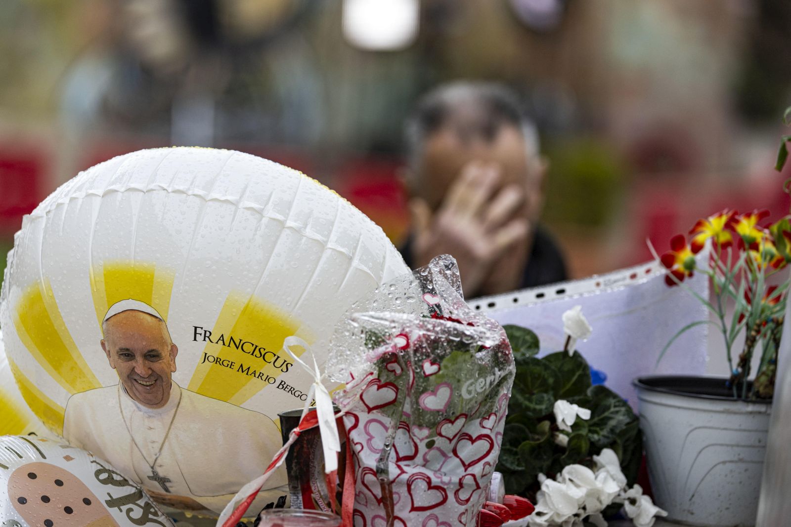 epaselect epa11923160 A man (back) prays outside the Agostino Gemelli hospital, where Pope Francis is currently hospitalized, in Rome, Italy, 25 February 2025. The pope was admitted to hospital on 14 February due to a respiratory tract infection.  EPA/MASSIMO PERCOSSI