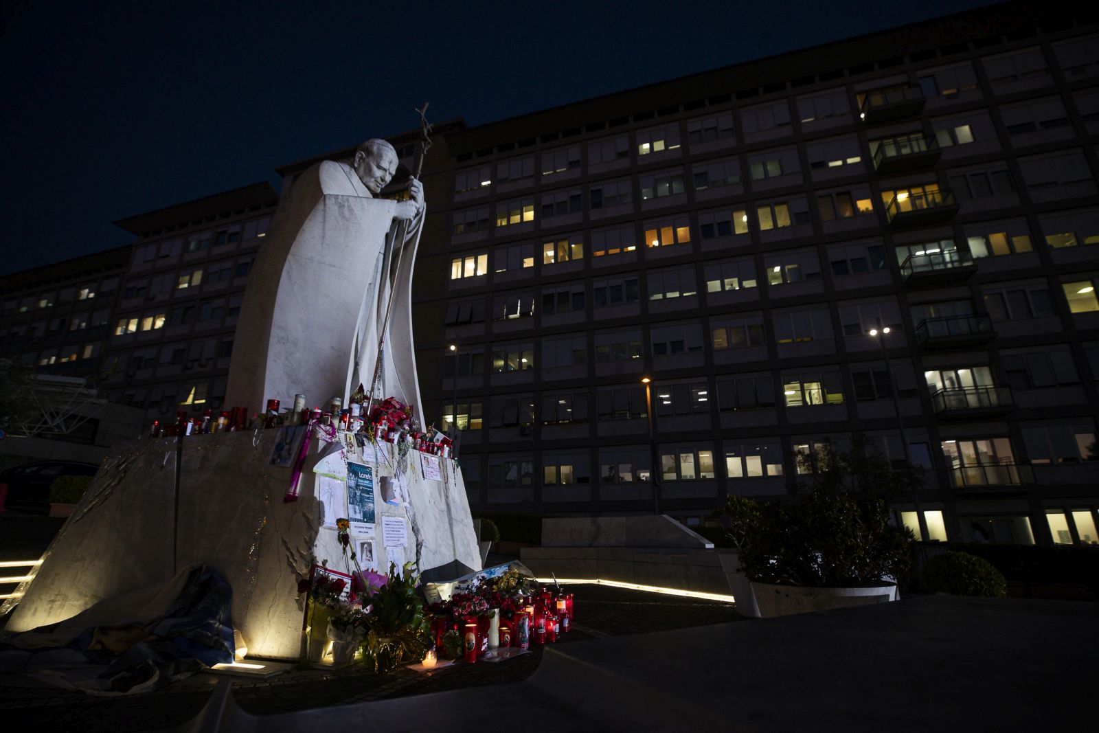 epa11942825 The statue of John Paul II at the entrance to the Gemelli hospital, where Pope Francis is hospitalized, in Rome, Italy, 05 March 2025. Pope Francis was admitted to the Agostino Gemelli Hospital in Rome on February 14 due to a respiratory tract infection.  EPA/ANGELO CARCONI