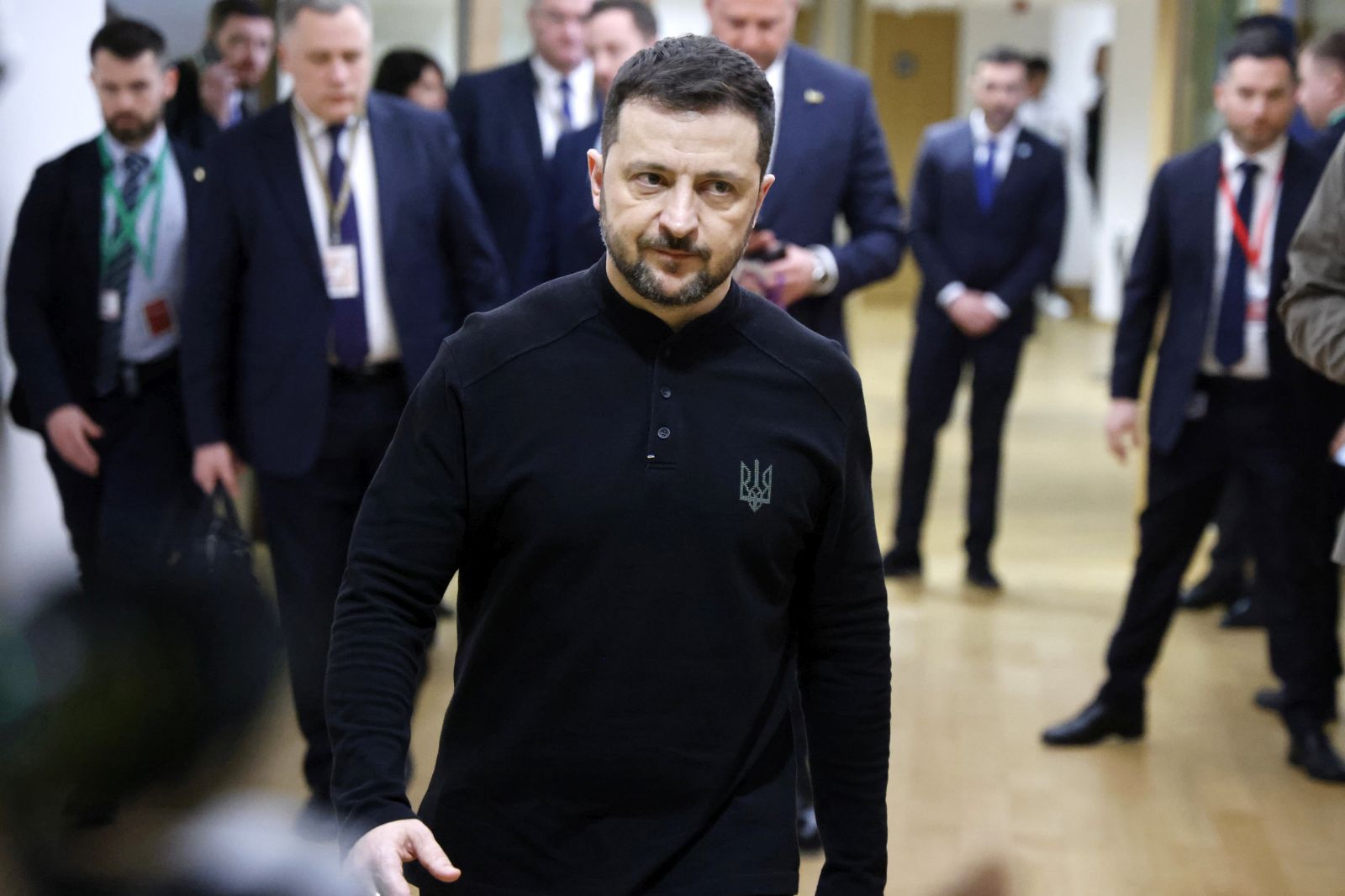 epa11944030 Ukraine's President Volodymyr Zelensky walks in a EU headquarters corridor after his meeting with France's president on the sidelines of the Special European Council to discuss continued support for Ukraine and European defence, at the EU headquarters in Brussels, Belgium, 06 March 2025.  EPA/LUDOVIC MARIN / POOL  MAXPPP OUT