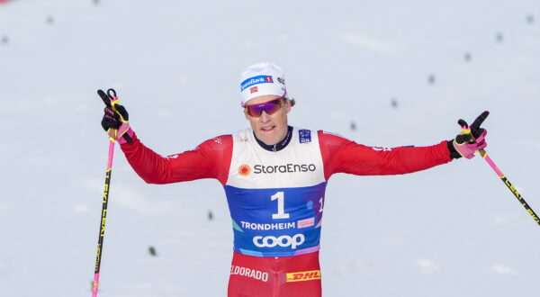 epa11948804 Johannes Hosflot Klaebo of Norway celebrates winning the Men's 50km Mass Start Free at the FIS Nordic World Ski Championships in Trondheim, Norway, 08 March 2025.  EPA/Lise Aserud  NORWAY OUT