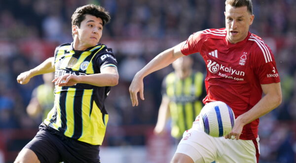 epa11948900 Abdukodir Khusanov (L) of Manchester City  and Chris Wood of Nottingham Forest in action during the English Premier League match between Nottingham Forest and Manchester City, in Nottingham, Britain, 08 March 2025.  EPA/TIM KEETON EDITORIAL USE ONLY. No use with unauthorized audio, video, data, fixture lists, club/league logos, 'live' services or NFTs. Online in-match use limited to 120 images, no video emulation. No use in betting, games or single club/league/player publications.