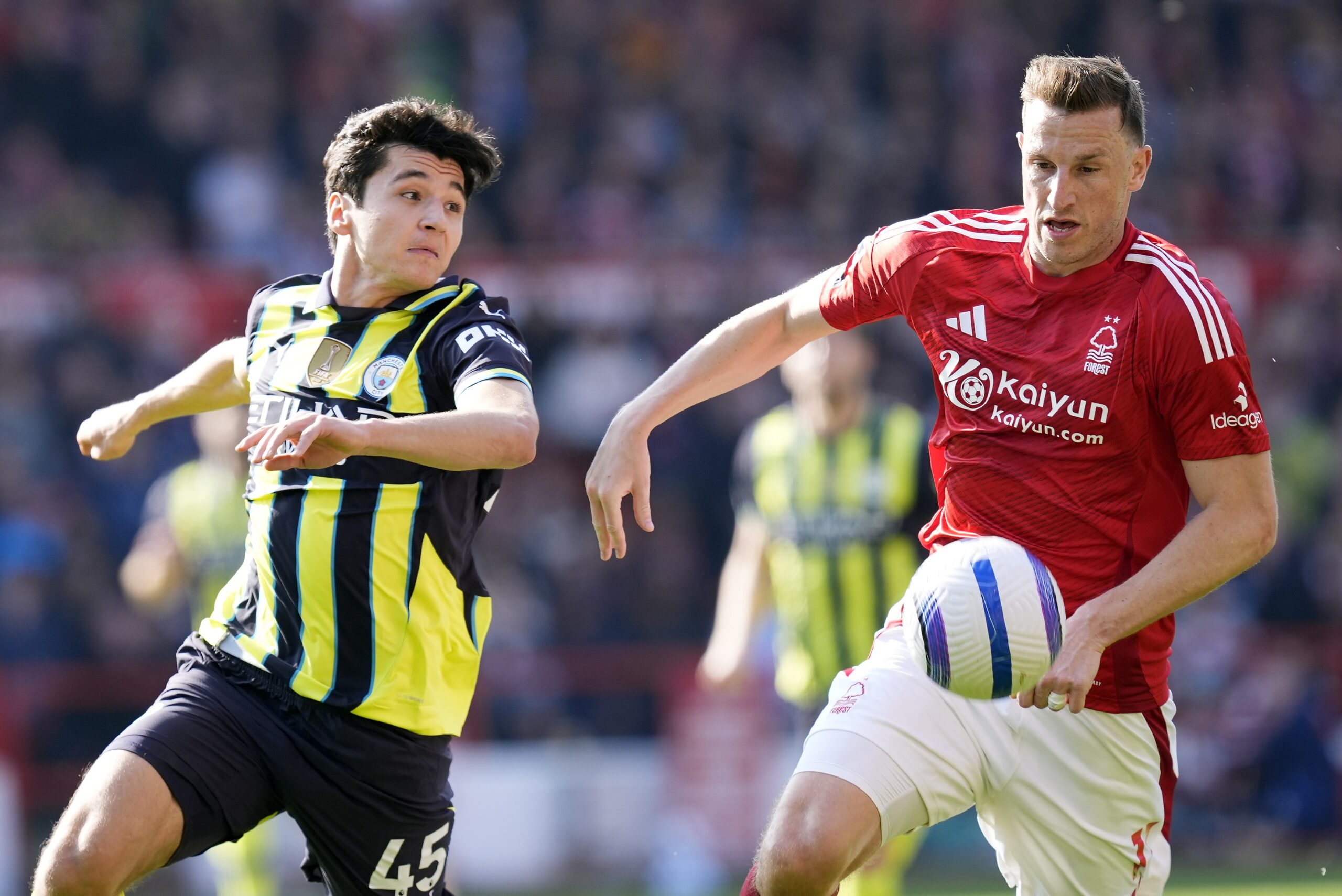 epa11948900 Abdukodir Khusanov (L) of Manchester City  and Chris Wood of Nottingham Forest in action during the English Premier League match between Nottingham Forest and Manchester City, in Nottingham, Britain, 08 March 2025.  EPA/TIM KEETON EDITORIAL USE ONLY. No use with unauthorized audio, video, data, fixture lists, club/league logos, 'live' services or NFTs. Online in-match use limited to 120 images, no video emulation. No use in betting, games or single club/league/player publications.