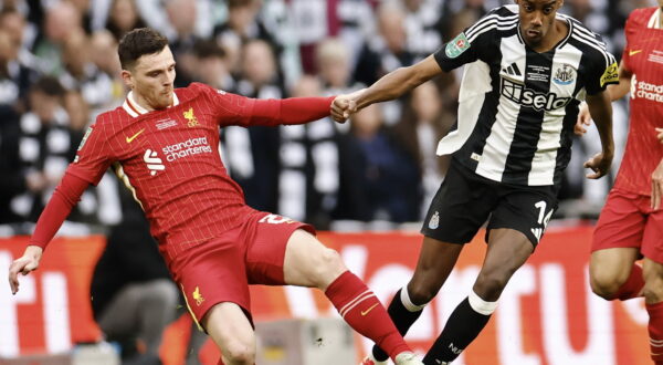 epa11968581 Andy Robertson (L) of Liverpool in action against Alexander Isak of Newcastle United during the EFL Cup Final soccer match between Liverpool FC and Newcastle United, in London, Britain, 16 March 2025.  EPA/TOLGA AKMEN EDITORIAL USE ONLY. No use with unauthorized audio, video, data, fixture lists, club/league logos, 'live' services or NFTs. Online in-match use limited to 120 images, no video emulation. No use in betting, games or single club/league/player publications.