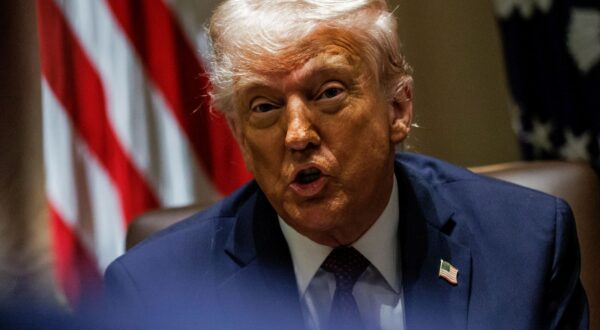 epa11985750 US President Donald Trump meets with his Cabinet in the White House Cabinet Room in Washington, DC, USA, 24 March 2025.  EPA/Samuel Corum/ POOL