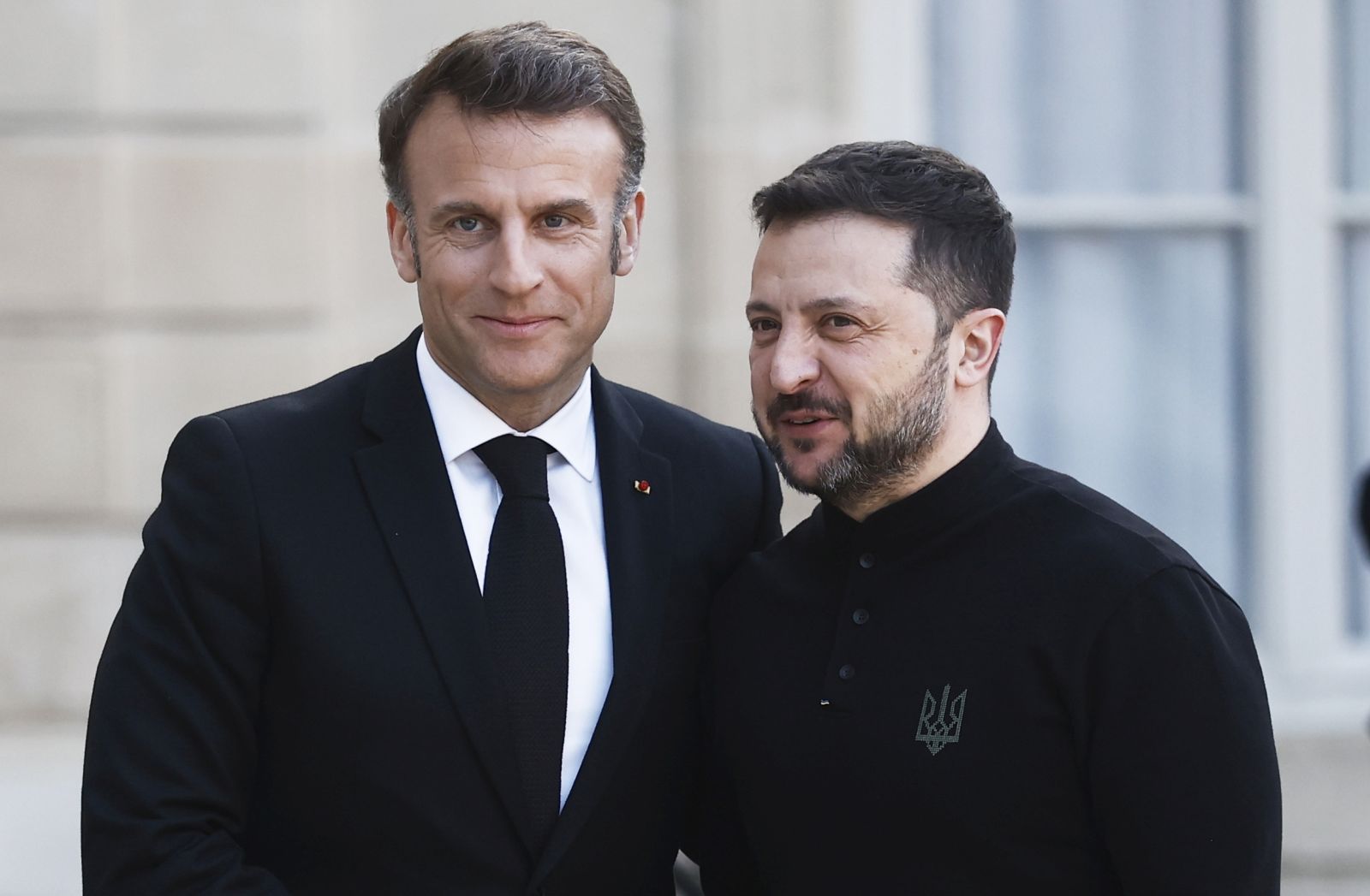 epa11989934 French President Emmanuel Macron (L) welcomes Ukrainian President Volodymyr Zelensky (R) upon his arrival at the Elysee Palace in Paris, France, 26 March 2025. French President Emmanuel Macron will host a meeting on Peace and Security in Ukraine with European and International leaders on 27 March 2025 in Paris.  EPA/YOAN VALAT