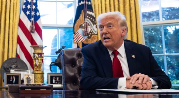 epa11990669 US President Donald Trump delivers remarks on auto tariffs and other topics in the Oval Office at the White House, in Washington, DC, USA, 26 March 2025.  EPA/FRANCIS CHUNG / POOL