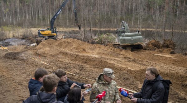 epa11994307 A handout photo made available by the Lithuanian Ministry of National Defense shows the rescue operations at the General Silvestras Zukauskas training ground as the search for four US soldiers continues, in Pabrade, Lithuania, 28 March 2025. Four US soldiers were reported missing in a training area near the city of Pabrade on 25 March, the Lithuanian Armed Forces said in a statement.  EPA/LUKAS KALVAITIS/LITHUANIAN MINISTRY OF NATIONAL DEFENCE/HANDOUT HANDOUT EDITORIAL USE ONLY/NO SALES