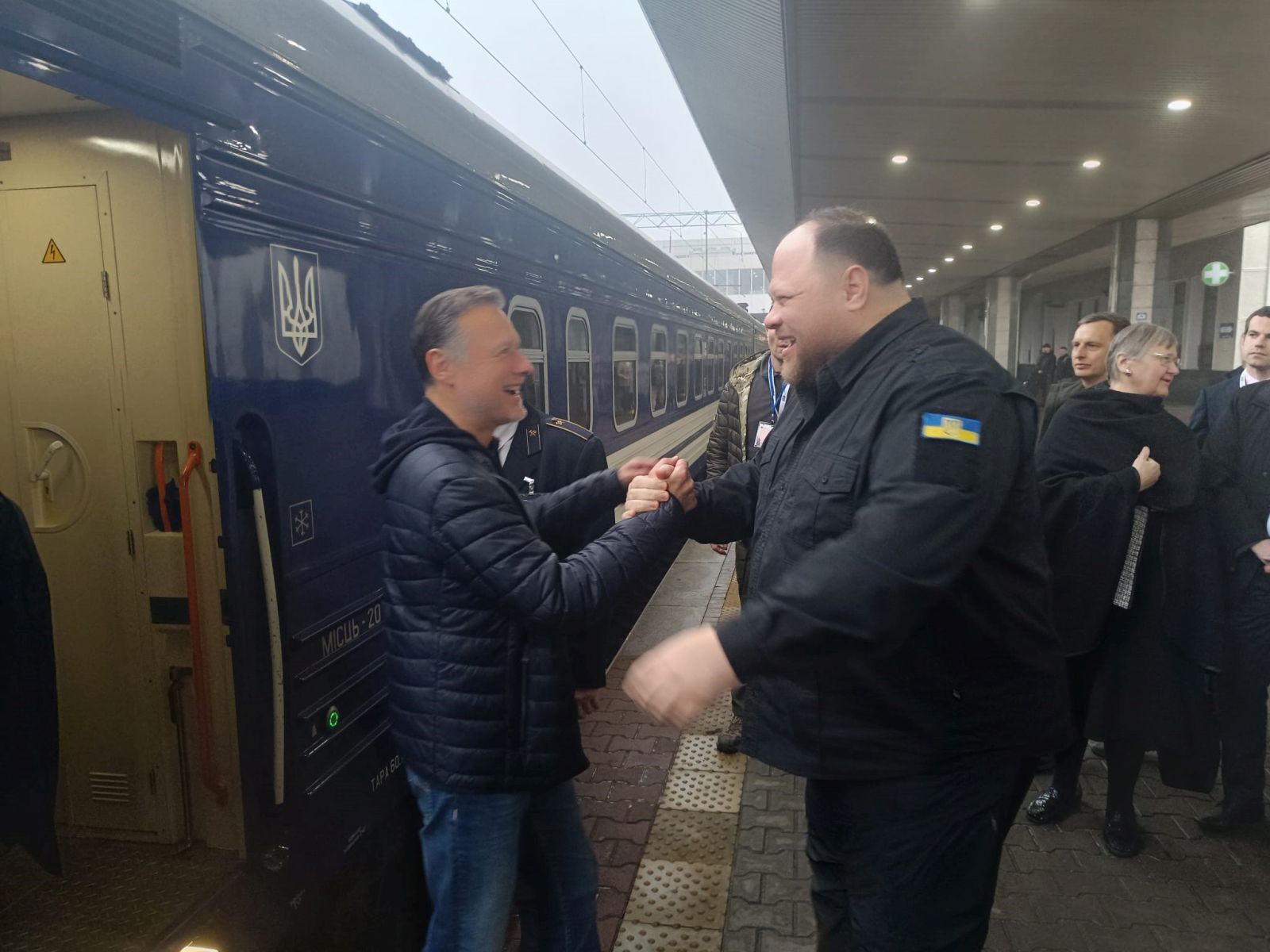 Zagreb, 31.03.2025 - Predsjednik Hrvatskoga sabora Gordan Jandrokoviæ doputovao je u ponedjeljak ujutro u Ukrajinu kako bi sudjelovao na parlamentarnom samitu koji Vrhovna Rada organizira u povodu obiljeavanja treæe godinjice osloboðenja grada Buèe, koja je postala simbol ruskih zloèina, priopæeno je iz Ured predsjednika Sabora.Domaæin parlamentarnog sastanka na vrhu je predsjednik ukrajinskog parlamenta - Vrhovne Rade - Ruslan Stefanèuk. foto HINA/ Hrvatski sabor/ ik