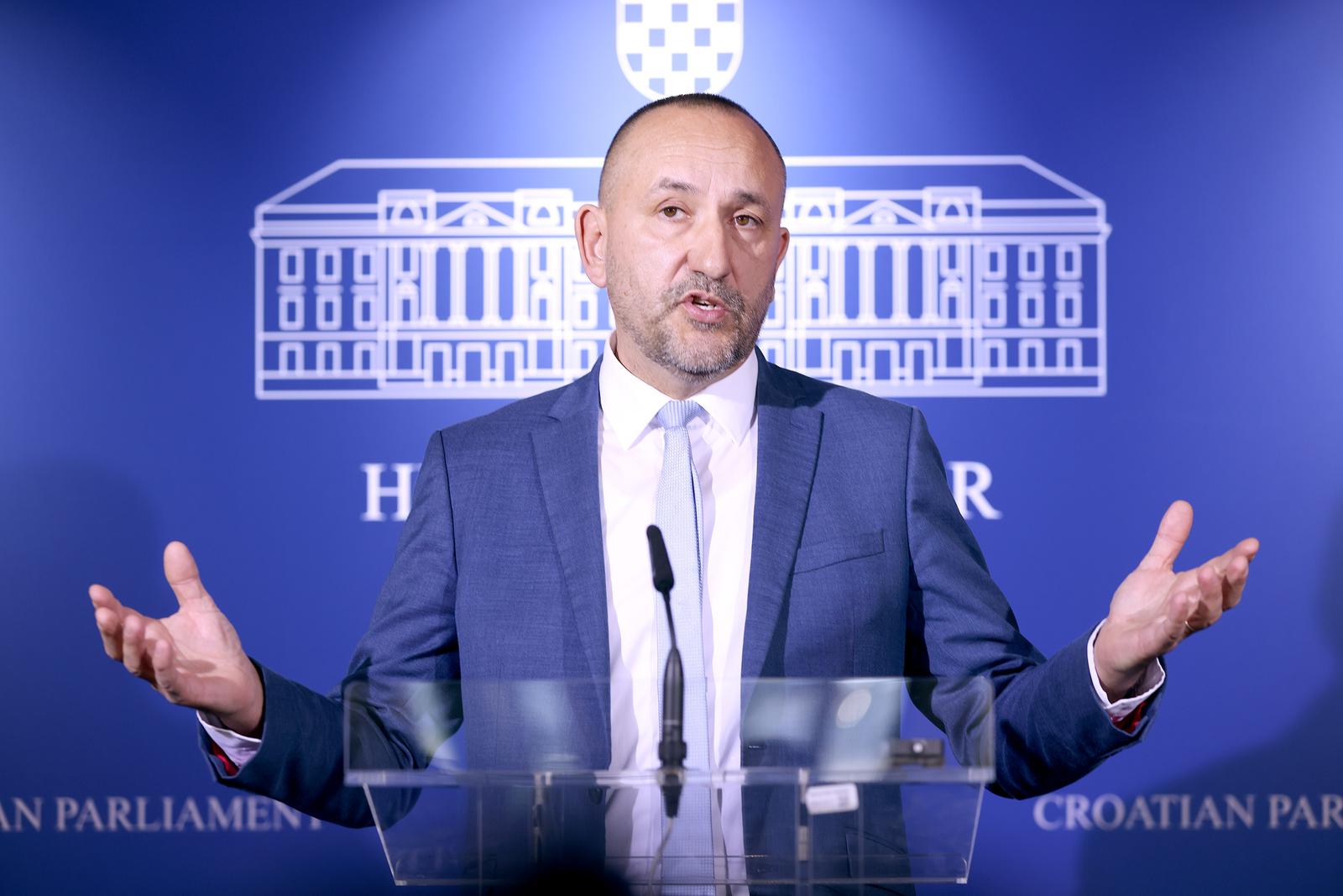 19.03.2025., Zagreb - Na konfrenciji za medije odrzanoj u Saboru o strajku u skolama govorio je Hrvoje Zekanovic. Photo: Patrik Macek/PIXSELL
