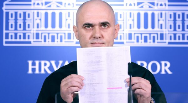 25.03.2025., Zagreb - Na konferenciji za medije odrzanoj u Saboru o Mariju Radicu govorio je zastupnik Domovinskog pokreta Josip Dabro. Photo: Patrik Macek/PIXSELL
