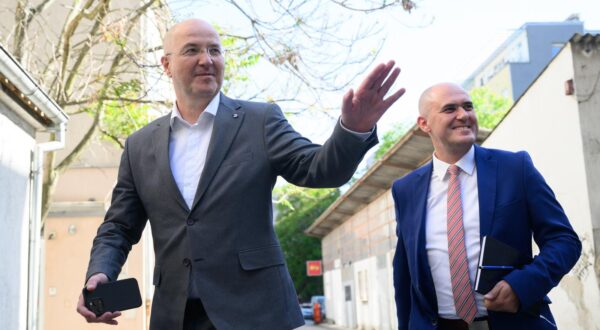 29.04.2024., Zagreb - Mario Radic (L) i Josip Dabro (D) dolaze na sjednicu Predsjednistva Domovinskog pokreta u sredisnjicu stranke u Vlaskoj. Photo: Davor Puklavec/PIXSELL