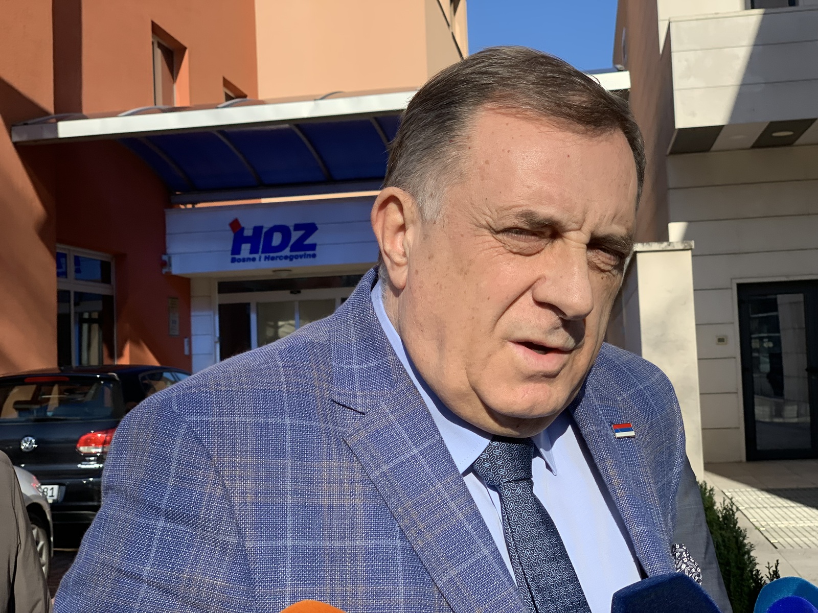 Mostar, 03.03.2025. - U Mostaru su se nenajavljeno sastali lideri HDZ-a BiH Dragan Čović i SNSD-a Milorad Dodik. Nakon završetka sastanka, Dodik je izjavio da će ministri SNSD-a podržati proračun na sutrašnjoj sjednici Vijeća ministara, ali ne i zakon o Sudu BiH i VSTV-u BiH. Sastanak je održan nedugo nakon presude Dodiku i odluka vlasti RS-a kojim se osporavaju državne institucije u BiH. Na fotografiji Milorad Dodik. foto HINA/ Zoran Krešić/ zk