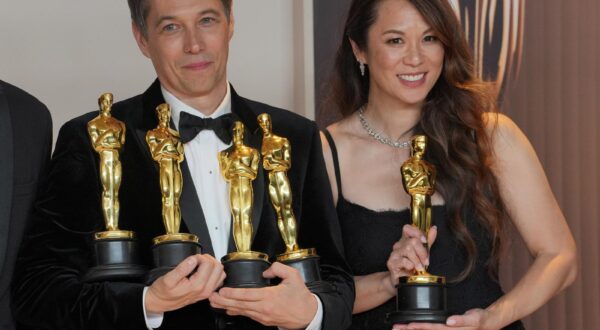 (L-R) Sean Baker, and Samantha Quan, winners of the Best Picture for Anora, posing in the press room at The 97th Academy Award held by the Academy of Motion Picture Arts and Sciences at the Dolby Theatre in Los Angeles, CA on Sunday, March 2, 2025. (Photo by Sthanlee B. Mirador/Sipa USA) Photo: Sipa USA/SIPA USA