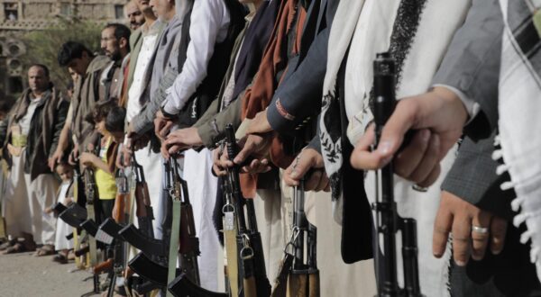 Pro Palestine armed protest in Yemen Armed Hotuhis carry guns during a pro Palestine protest in Sana a, Yemen, 11 March 2025. Abdul-Malik al-Houthi, the head of Yemen s Houthi movement, has declared that his group will restart maritime attacks against Israel unless the blockade obstructing aid to the Gaza Strip is removed. IMAGO/ Sanaa Yemen Copyright: xHamzaxAlix Photo: IMAGO/Hamza Ali/IMAGOSTOCK&PEOPLE