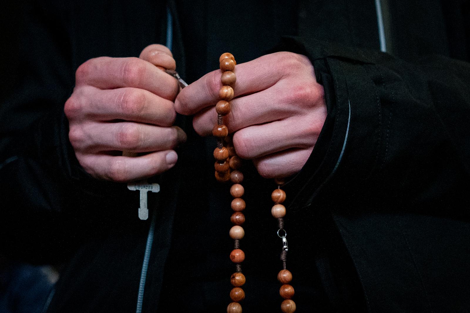 Faithful holds a rosary during a rosary prayer for Pope Francis' health in St. Peter's Square in Vatican City, Vatican. Pope Francis has been hospitalized since February 14 for pneumonia. (Photo by Stefano Costantino / SOPA Images/Sipa USA) Photo: SOPA Images/SIPA USA