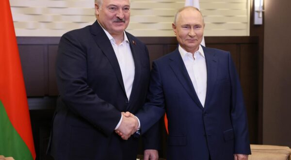 RUSSIA, SOCHI - SEPTEMBER 15, 2023: Russia's President Vladimir Putin (R) and Belarus' President Alexander Lukashenko shake hands during a meeting at Bocharov Ruchei residence. Mikhail Metzel/POOL/TASS/Sipa USA Photo: Tass/SIPA USA