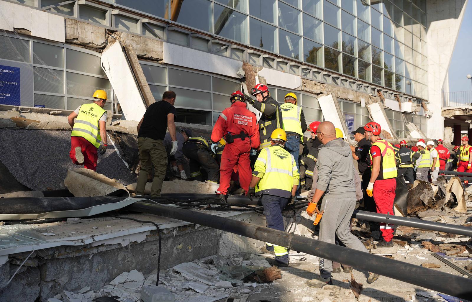 01, November, 2024, Novi Sad - The overpass of the railway station in Novi Sad collapsed, a large number of firefighters and emergency vehicles are on the ground, and rescue teams are working to extract people trapped under the structure of the collapsed overpass.  

01, novembar, 2024, Novi Sad - Urusila se nadstresnica Zeleznicke stanice u Novom Sadu, veliki broj vatrogasac i vozila Hitne pomoci je na terenu, a spasilacke ekipe rade na izvlacenju ljudi zarobljenih ispod konstrukcije urusene nadsterasnice koja se urusila.   Photo: OMK MUP Republike Srbije/PIXSELL