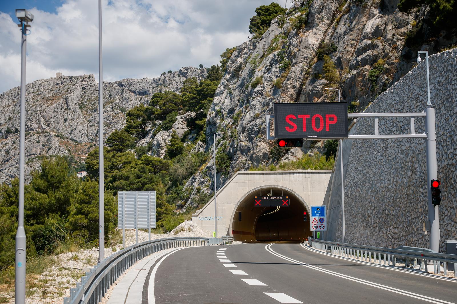 27.05.2024., Omis - Otvorenje nove obilaznice i Mosta preko rijeke Cetine. Otvorenju su prisustvovali ministar Oleg Butkovic te zupan Blazenko Boban sa svojim suradnicima. Photo: Zvonimir Barisin/PIXSELL