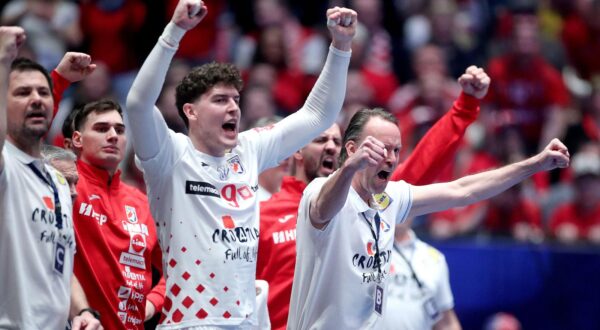 02.02.2025., Unity Arena, Oslo, Norveska - IHF Svjetsko rukometno prvenstvo 2025., finale, Hrvatska - Danska. izbornik Hrvatske Dagur Sigurdsson, Luka Lovre Klarica. Photo: Sanjin Strukic/PIXSELL