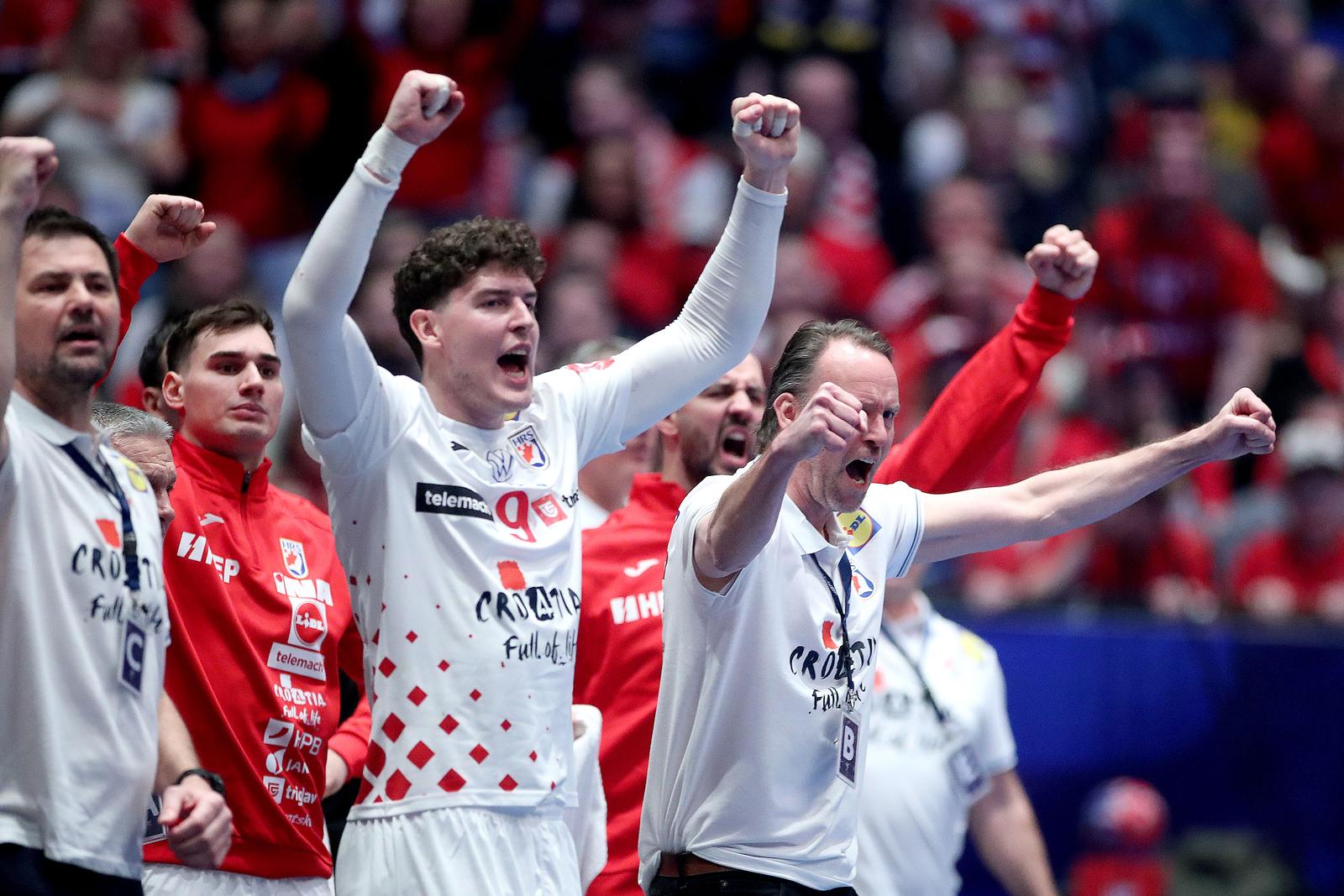 02.02.2025., Unity Arena, Oslo, Norveska - IHF Svjetsko rukometno prvenstvo 2025., finale, Hrvatska - Danska. izbornik Hrvatske Dagur Sigurdsson, Luka Lovre Klarica. Photo: Sanjin Strukic/PIXSELL