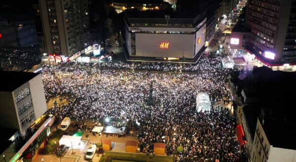 01, March, 2025, Nis -In Nis, tens of thousands of citizens paid tribute to the victims of the canopy collapse in Novi Sad on November 1, 2024 - 15 minutes of silence for the 15 victims. Photo: R.Z./ATAImages

01, mart, 2025, Nis - U Nisu, vise desetina hiljada gradjana odalo je postu zrtvama pada nadstresnice u Novom Sadu 1. novembra 2024. - 15 minuta tisine za 15 zrtava. Photo: R.Z./ATAImages Photo: R.Z./ATA Images/PIXSELL
