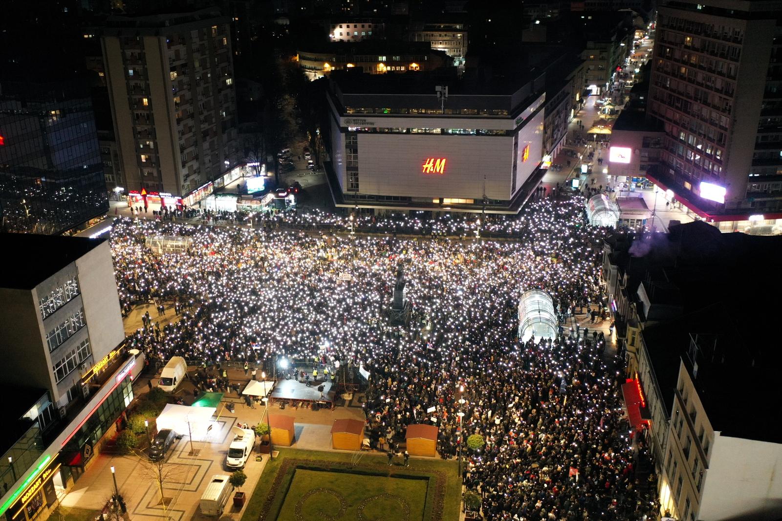 01, March, 2025, Nis -In Nis, tens of thousands of citizens paid tribute to the victims of the canopy collapse in Novi Sad on November 1, 2024 - 15 minutes of silence for the 15 victims. Photo: R.Z./ATAImages

01, mart, 2025, Nis - U Nisu, vise desetina hiljada gradjana odalo je postu zrtvama pada nadstresnice u Novom Sadu 1. novembra 2024. - 15 minuta tisine za 15 zrtava. Photo: R.Z./ATAImages Photo: R.Z./ATA Images/PIXSELL