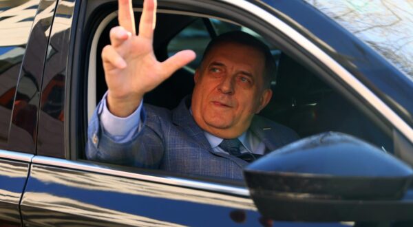 03.03.2025., Mostar, Bosna i Hercegovina - Milorad Dodik danas je nenajavljeno odrzao sastanak sa Draganom Covicem u zgradi HDZ-a BiH nakon kojeg se obratio prisutnim medijima. Photo: Denis Kapetanovic/PIXSELL