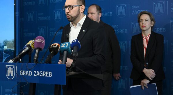 04.03.2025., Zagreb - Gradonacelnik Zagreba Tomislav Tomasevic, zamjenik gradonacelnika Zagreba Luka Korlaet i zamjenica gradonacelnika Zagreba Danijela Dolenec na redovnoj konferenciji za medije u zgradi Gradske uprave na Trgu Stjepana Radica. Photo: Marko Lukunic/PIXSELL