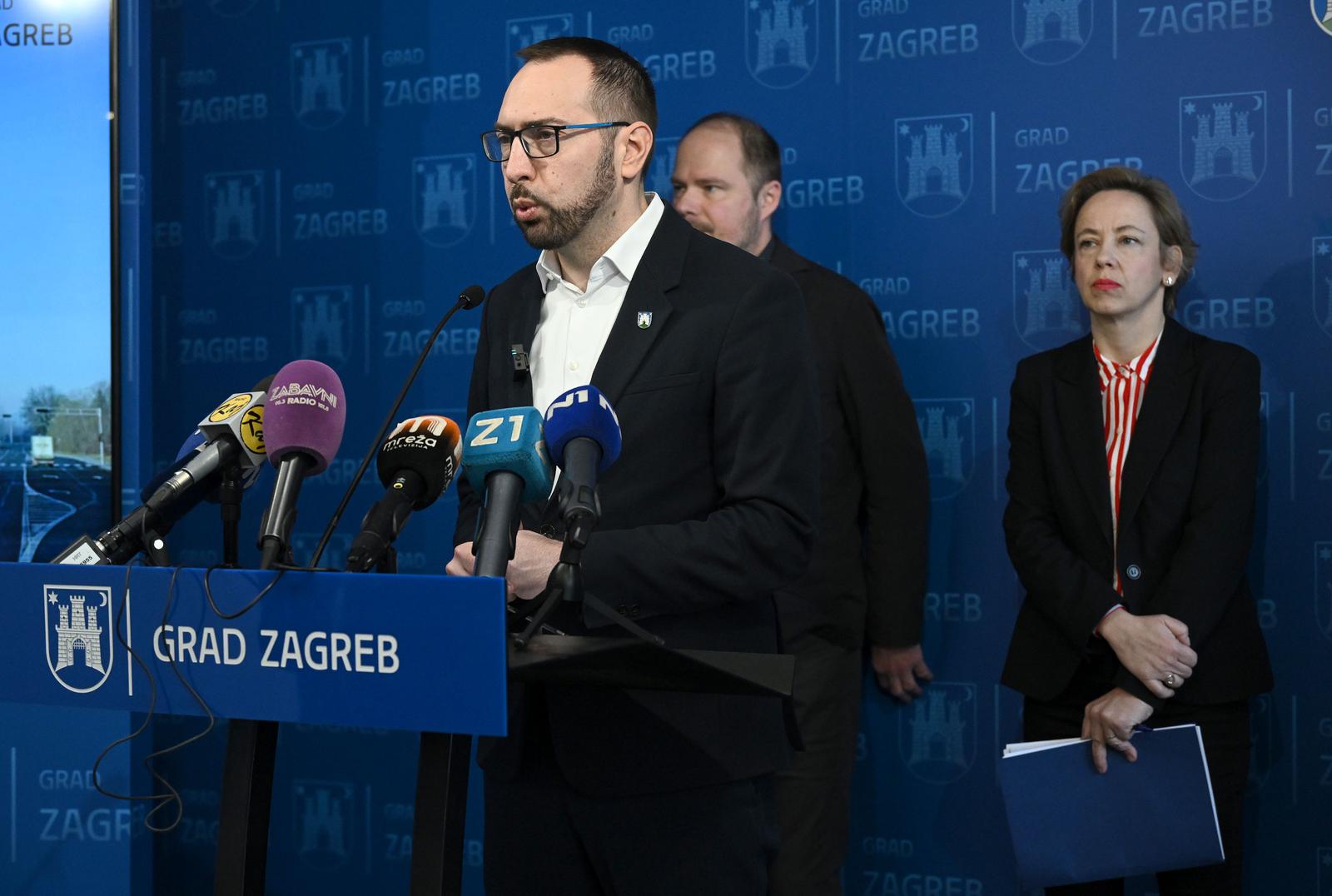 04.03.2025., Zagreb - Gradonacelnik Zagreba Tomislav Tomasevic, zamjenik gradonacelnika Zagreba Luka Korlaet i zamjenica gradonacelnika Zagreba Danijela Dolenec na redovnoj konferenciji za medije u zgradi Gradske uprave na Trgu Stjepana Radica. Photo: Marko Lukunic/PIXSELL