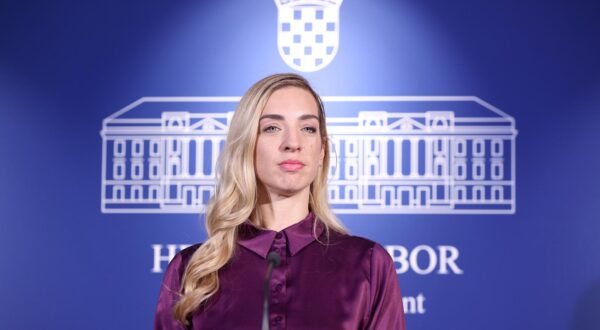 05.12.2024., Zagreb - Na konferenciji za medije odrzanoj u Saboru o porezu za male iznajmljivace govorila je Sanja Radolovic. Photo: Patrik Macek/PIXSELL