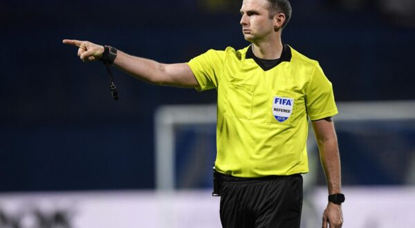 07.03.2019., stadion u Maksimiru, Zagreb - Utakmica osmine finala UEFA Europske lige, prvo kolo, GNK Dinamo - Benfica. Sudac Michael Oliver Photo: Marko Lukunic/PIXSELL