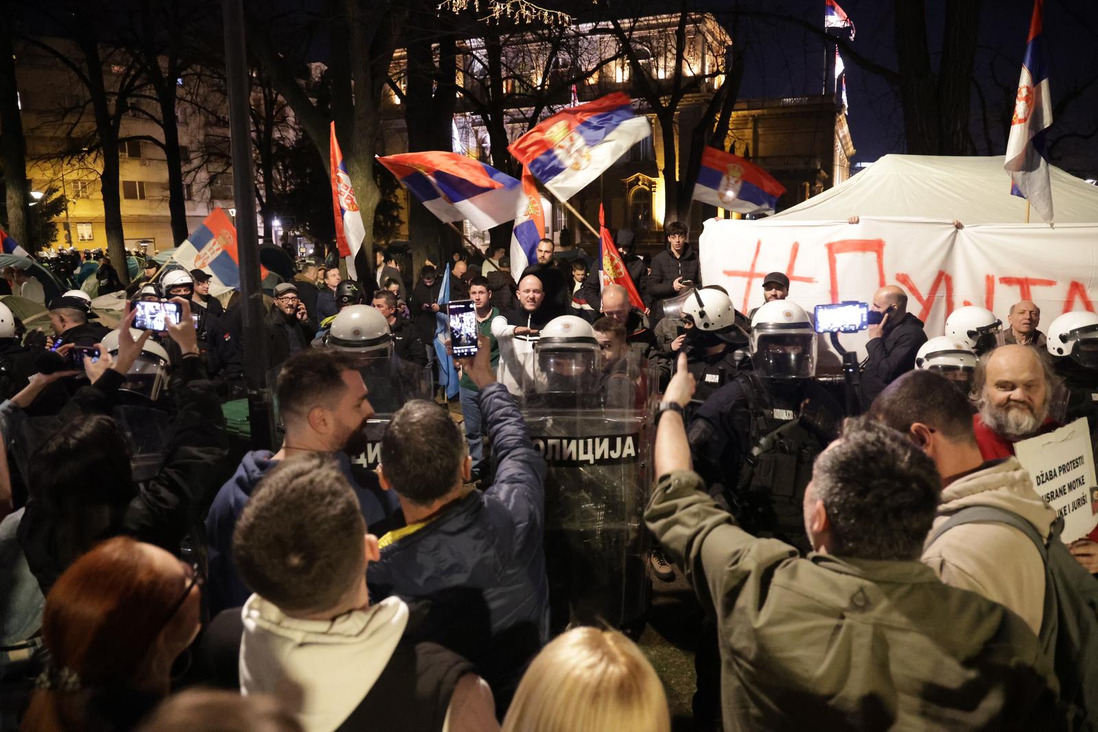 07, March, 2025, Belgrade - In Pioneer Park, where the "Students 2.0" tents are set up, there was a meeting with citizens who were at the "Silent Echoes" protest in front of RTS and riot police were brought out, who stood between the citizens and the students camping in front of the Presidency. Photo: Milos Tesic/ATAImages

07, mart, 2025, Beograd - U Pionirskom parku gde se nalaze postavljeni satori "Studenata 2.0" doslo je do susreta sa gradjanima koji su bili na protestu "Tisina odjekuje" ispred RTS-a i izvedena je policija za razbijanje demonstracija, koja je stajala izmedju gradjana i studenata koji kampuju ispred Predsednistva. Photo: Milos Tesic/ATAImages Photo: M.M./ATA images/PIXSELL