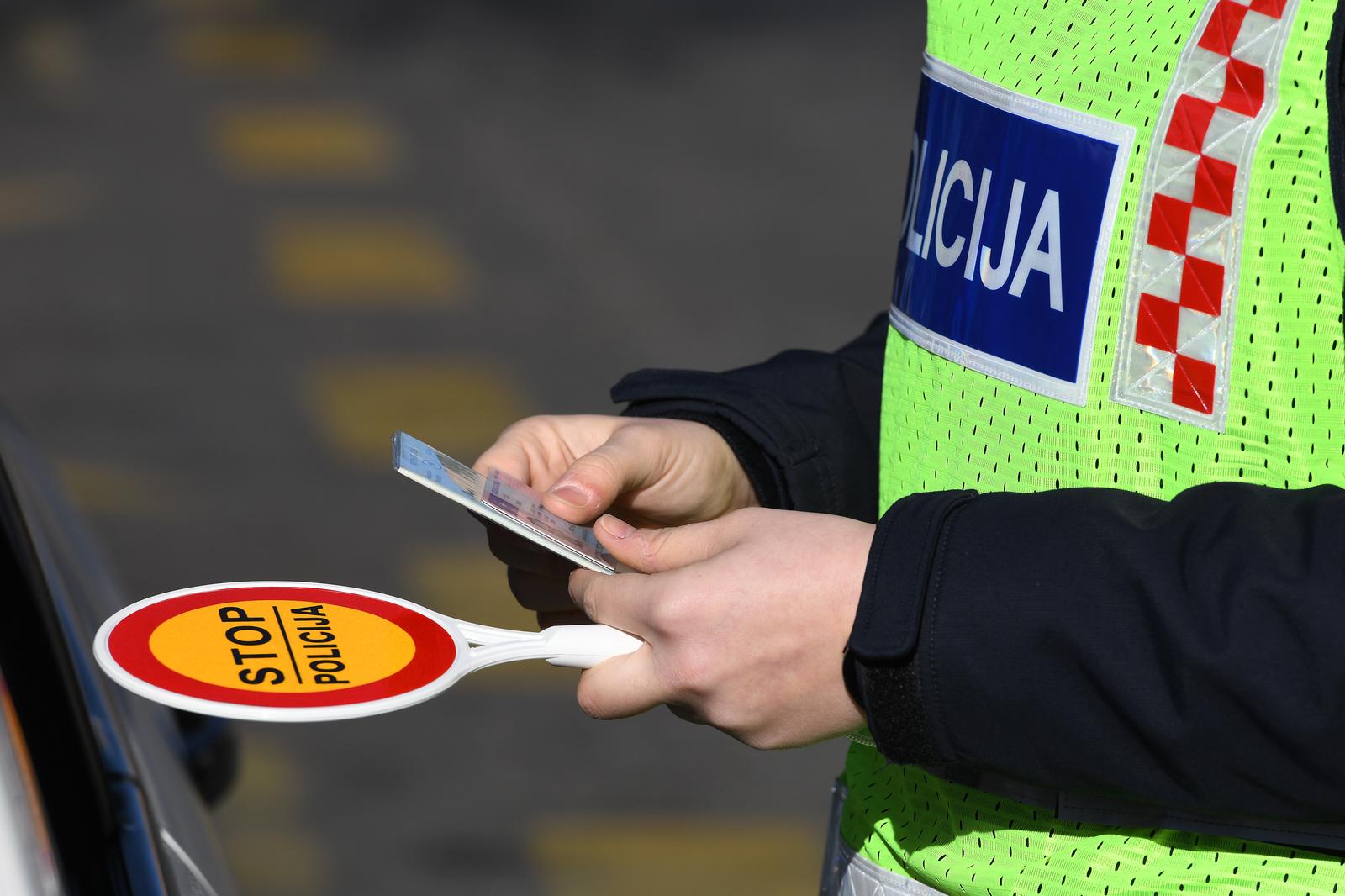 08.02.2022., Sibenik - Policijska akcija usmjerena na pjesake i vozila provodi se tijekom jutra na podrucju grada Sibenika. Photo: Hrvoje Jelavic/PIXSELL