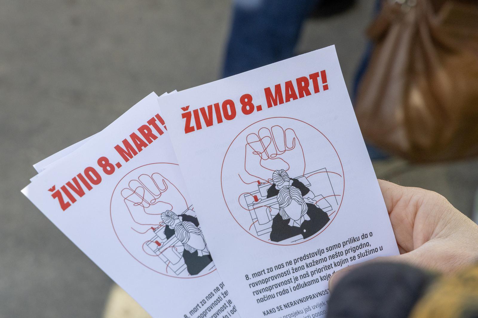 08.03.2025., Pula- Povodom Dana zena na pulskoj je trznici stranka Mozemo zenama djelila cvijece a Dusica Radojcic dala je izjave za medije. Photo: Srecko Niketic/PIXSELL