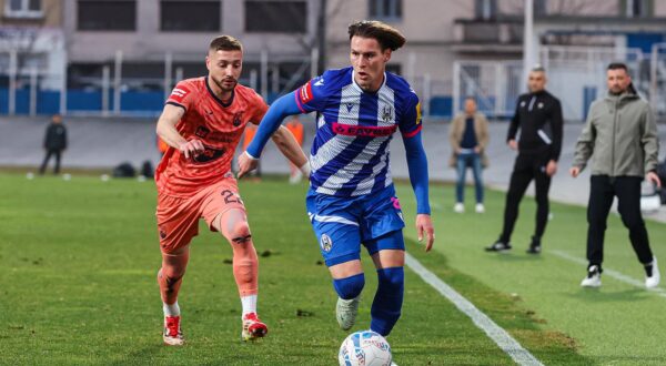 08.03.2025., stadion u Kranjcevicevoj ulici, Zagreb - SuperSport HNL, 25. kolo, NK Lokomotiva - NK Osijek. Roko Jurisic, Robert Mudrazija Photo: Goran Stanzl/PIXSELL