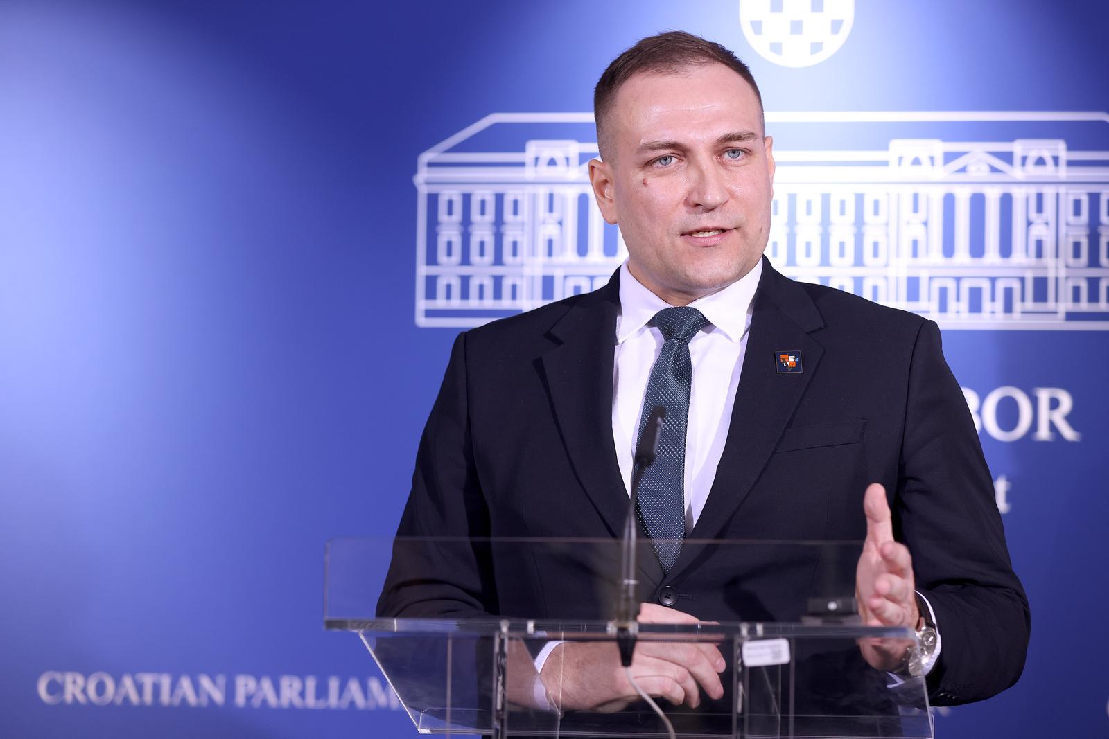 11.02.2025., Zagreb - Nakon odgode Sabor je danas glasovanjem potvrdio novog ministra poljoprivrede Davida Vlajcica. Za izbor novog ministra glasovali su i zastupnici Domovinskog pokreta pa i dosadasnji ministar Josip Dabro. Nakon glasovanja konferenciju za medije odrzali su novi ministar David Vlajcic i predsjednik DP-a Ivan Penava. Photo: Patrik Macek/PIXSELL