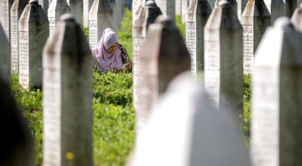 11.07.2024., Potocari, Bosna i Hercegovina - Obitelji ubijenih u genocidu u Srebrenici pristizu u Memorijalni centar na obiljezavanje 29. godisnjice genocida i ukop 14 novih zrtava. Photo: Armin Durgut/PIXSELL