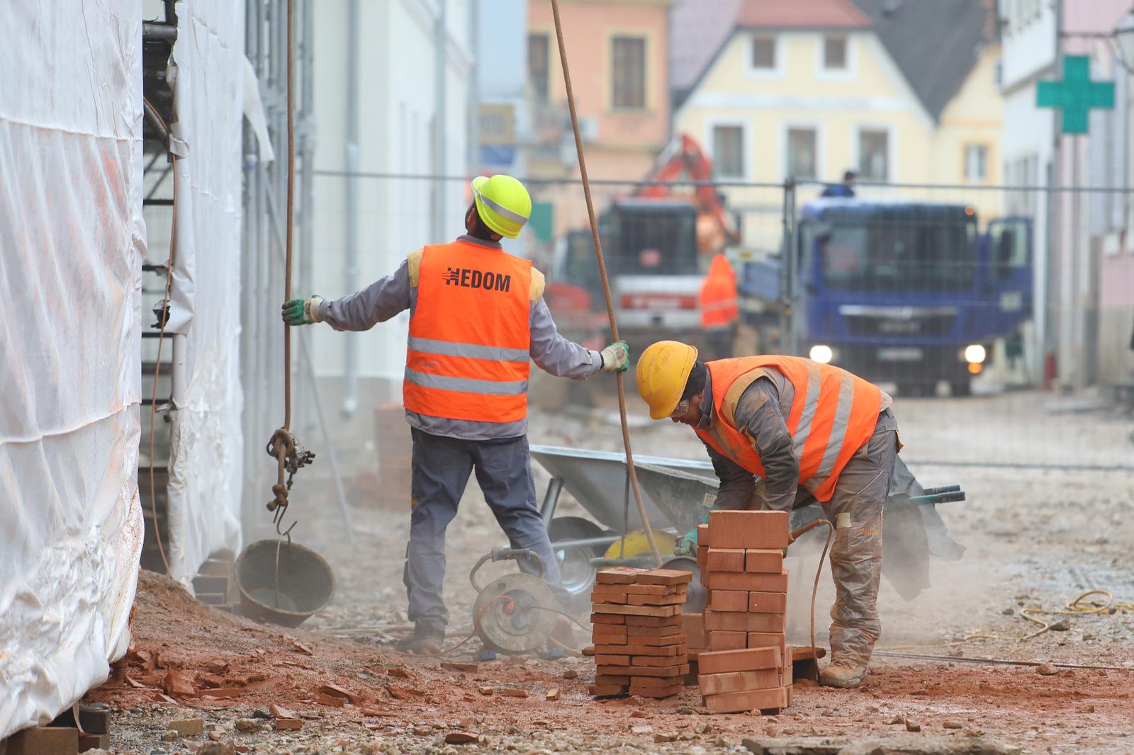 11.12.2024., Karlovac - Karlovacka povijesna jezgra i dalje je veliko gradiliste. Izvode se radovi na aglomeraciji i obnavljaju sakralni objekti.  Photo: Kristina Stedul Fabac/PIXSELL