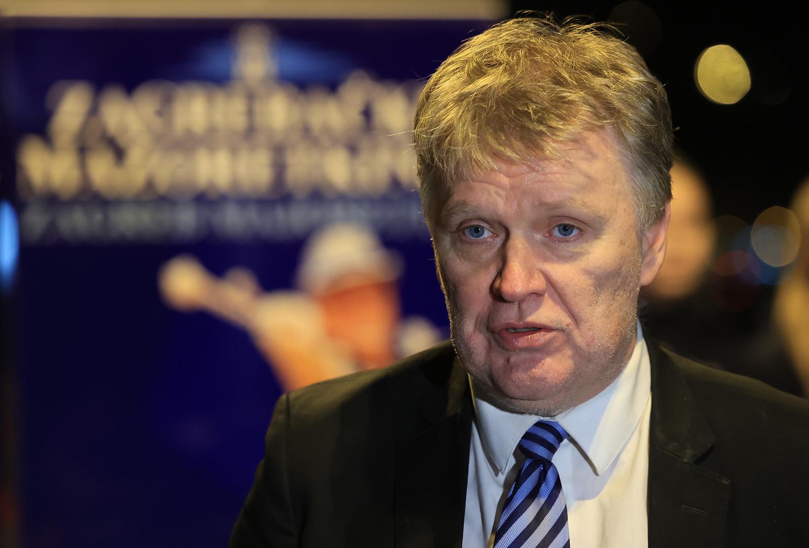 11.12.2024., Igraliste I Gimnazije, Zagreb - Zagrebacke mazoretkinje na celu s Alen Scuric odrzale konferenciju za medije povodom njihovog gasenja, jer ih grad Zagreb ne zeli financirati. Photo: Marko Prpic/PIXSELL