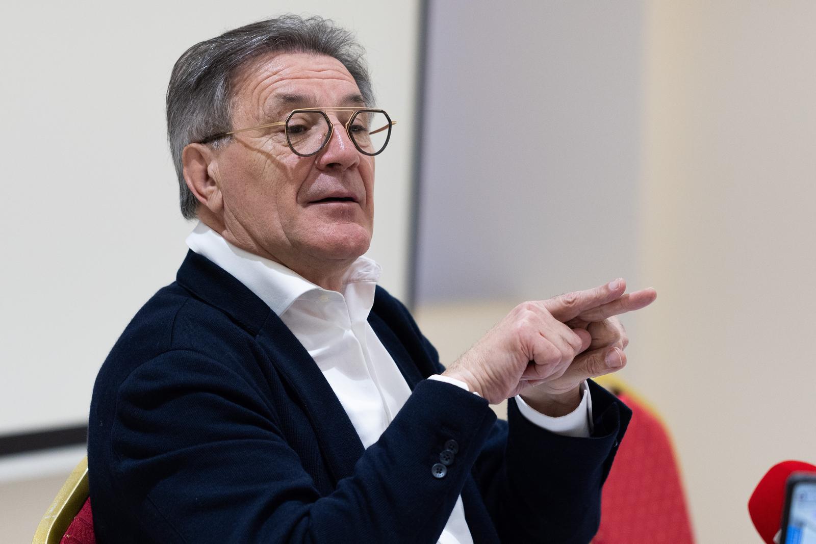 12.02.2025., Mostar - Konferencija za medije Zdravka Mamica na temu "Malo istine može napraviti puno dobroga" u Dvorani Princess Hotela Mepa.  Photo: Denis Kapetanovic/PIXSELL