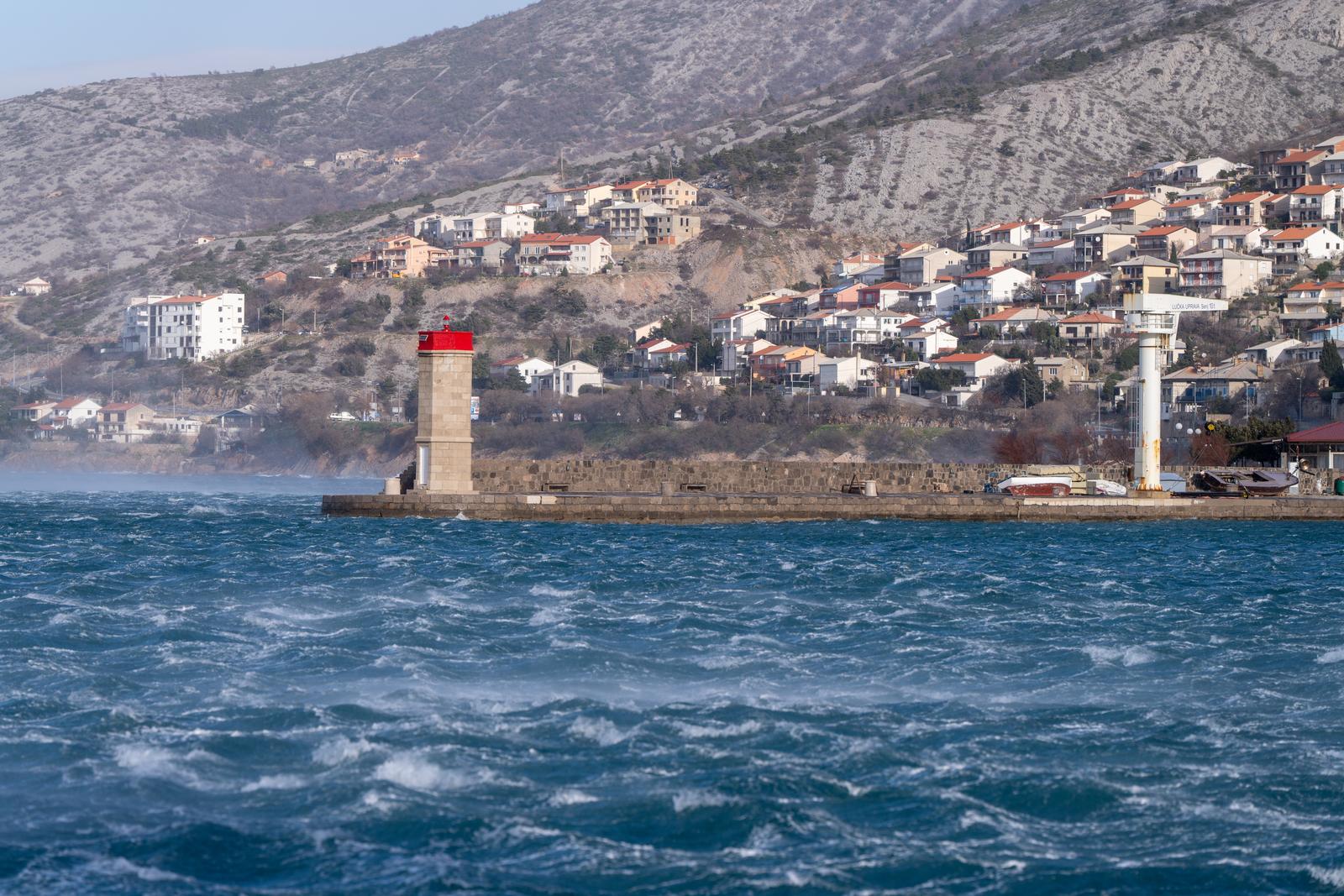 13.01.2025., Senj - Jaka bura u Senju stvara probleme u prometu. Za sav promet zatvorena je Jadranska magistrala (DC8) između Senja i Svete Marije Magdalene. Photo: Hrvoje Kostelac/PIXSELL