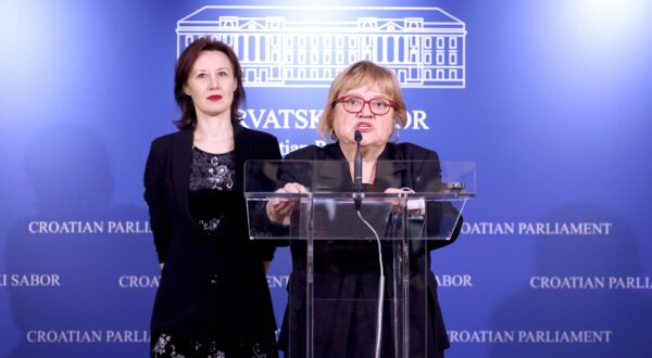 13.02.2025., Zagreb - Na konferenciji za medije odrzanoj u Saboru o temi: "Nedostatak psihologa u osnovnim i srednjim skolama, posebno u svjetlu nedavnih dogadjaja vezanih za sigurnost u skolama“ govorile su zastupnice Anka Mrak Taritas i Dalija Oreskovic.  Photo: Patrik Macek/PIXSELL