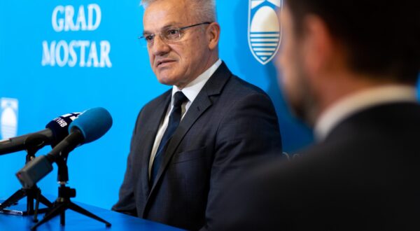 13.03.2024. Mostar: Gradonacelnik Mostara Mario Kordic sastao se sa Zvonkom Milasom, drzavnim tajnikom Sredisnjeg drzavnog ureda za Hrvate izvan Republike Hrvatske. Sastanak se odrzao u Gradskoj vijecnici, nakon cega je odrzana  konferencija za medije. 

PHOTO: Denis Kapetanovic /PIXSELL
 Photo: Denis Kapetanovic/PIXSELL