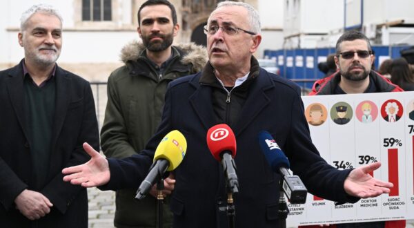15.03.2025., Zagreb - Nezavisni sindikat zaposlenih u srednjim skolama Hrvatske Zrinko Turalija, Nezavisni sindikat znanosti i visokog obrazovanja Matija Kroflin i Skolski sindikat Preporod Zeljko Stipic odrzali su konferenciju za medije o datumu strajka u obrazovanju i znanosti te placama.  Photo: Marko Lukunic/PIXSELL