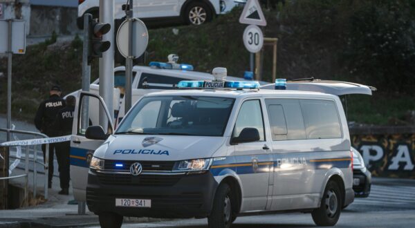 17.02.2025., Split - Na krizanju Vukovarske i Ninske ulice, kombi vozilo je naletilo na petero djece koja su prevezena u bolnicu. Photo: Zvonimir Barisin/PIXSELL