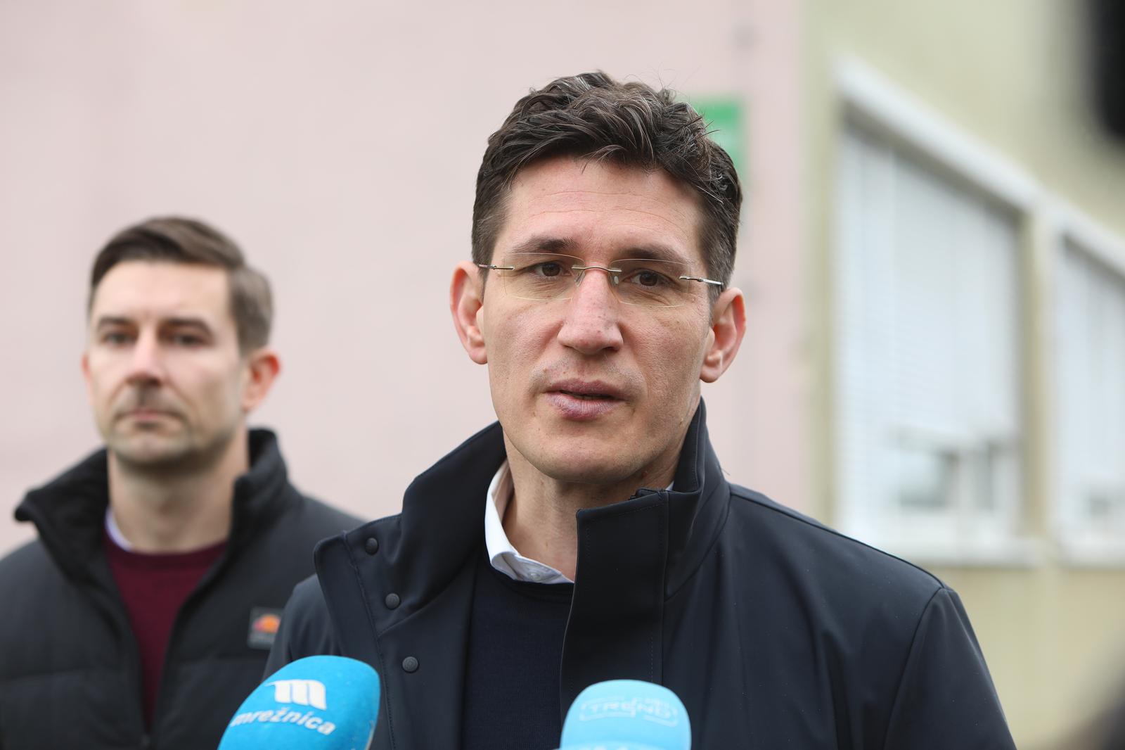 17.03.2025., Karlovac - Saborski zastupnik Mosta Zvonimir Troskot odrzao je konferenciju za medije o nepravilnostima u provedbi projekta aglomeracije Karlovac - Duga Resa. Photo: Kristina Stedul Fabac/PIXSELL