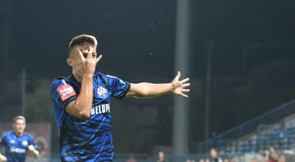 17.08.2024., Gradski stadion Ivan Kusek Apas, Koprivnica - SuperSport HNL, 03. kolo, NK Slaven Belupo - NK Lokomotiva. Slavlje nogometasa Slaven Belupa nakon pogotka Adriana Jagusica za vodstvo 1:0. Adriano Jagusic Photo: Damir Spehar/PIXSELL