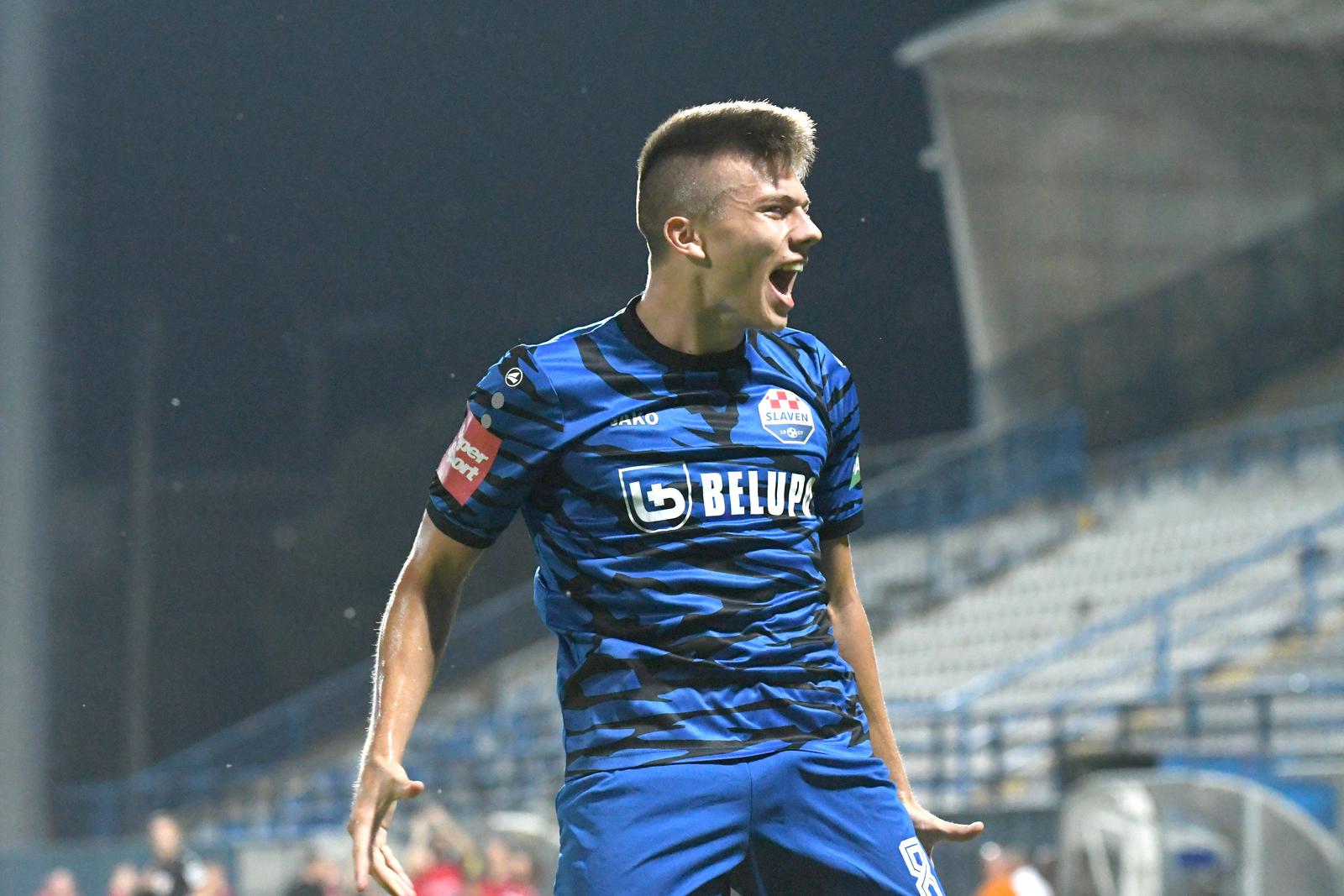 17.08.2024., Gradski stadion Ivan Kusek Apas, Koprivnica - SuperSport HNL, 03. kolo, NK Slaven Belupo - NK Lokomotiva. Slavlje nogometasa Slaven Belupa nakon pogotka Adriana Jagusica za vodstvo 1:0. Adriano Jagusic Photo: Damir Spehar/PIXSELL