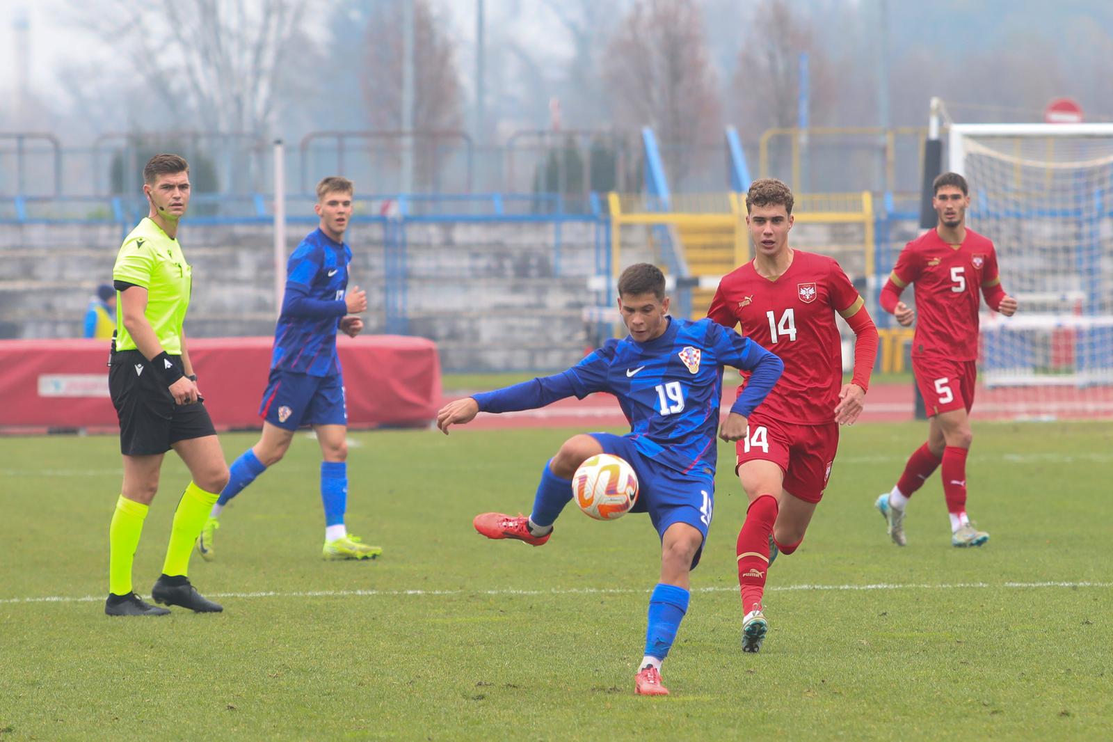 19.11.2024.,Karlovac -  stadion Branko Cavlovic-Cavlek, Karlovac - Trece kolo kvalifikacijskog turnira prvog kruga za Europsko nogometno prvenstvo do 19 godina, Hrvatska - Srbija. Luka Hodak(19) Photo: Kristina Stedul Fabac/PIXSELL